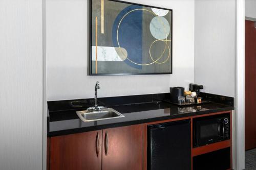 ผับ/เลาจน์, Courtyard by Marriott Pittsburgh Greensburg in กรีนส์เบิรก์ (PA)