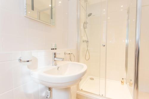 Razia Apts with easy access to Oxford Headington Hospitals - image 12