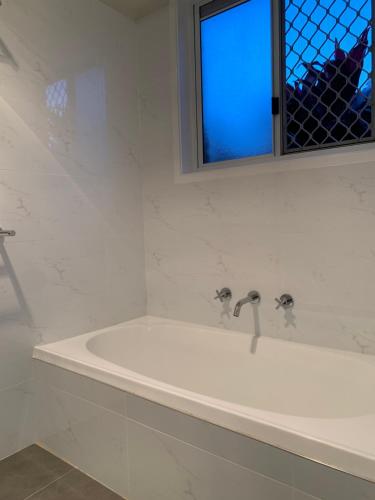 Chic Stylish Granny Flat with Stunning Garden View at MC 2079 in เบโรว์รา