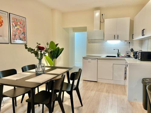 Kitchen, Apartment for up to 4 persons, free wifi, in Hamburg in Bramfeld
