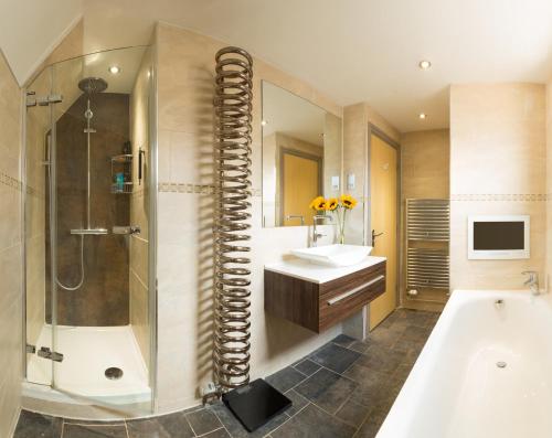Cherwell Gates 4 Bed Luxury Oxford Apartment for 8 with Roof terrace - image 4