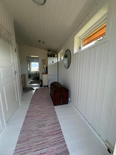 Entrance, Charming place in Tromsø by the sea. in Kvaloysletta