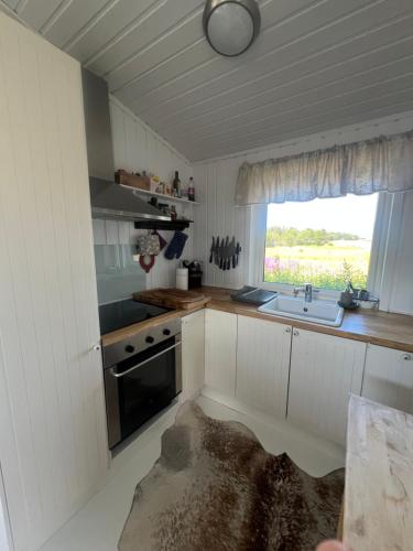 Charming place in Tromsø by the sea. in Kvaloysletta