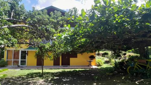 Exterior view, Appartement spacieux avec piscine a Deshaies, 180 m² in Bas Vent