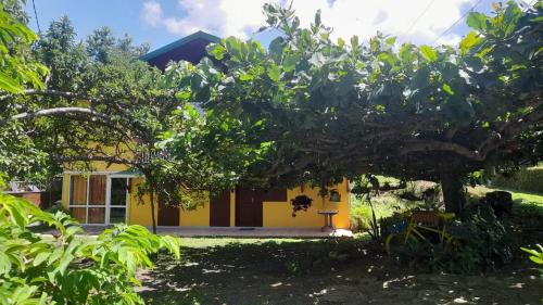 Exterior view, Appartement spacieux avec piscine a Deshaies, 180 m² in Bas Vent