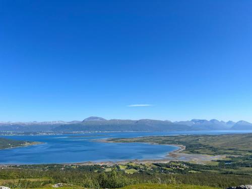 Surrounding environment, Charming place in Tromsø by the sea. in Kvaloysletta
