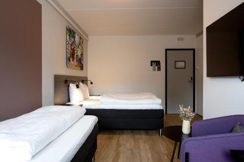 1 queen bed, 1 twin bed