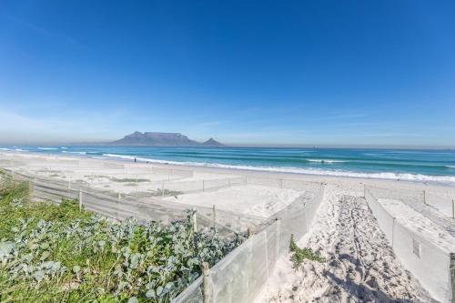 Dolphin View Cabana Beach House - image 2