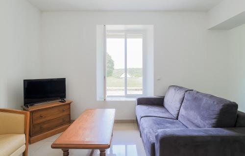 2 Bedroom Amazing Home In Monthenault in 蒙唐諾爾