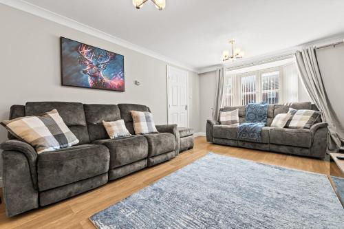 Polmont Haven: Spacious 4- Bedroom Retreat in Polmont