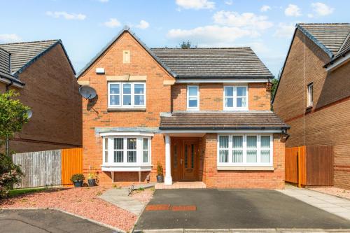 Polmont Haven: Spacious 4- Bedroom Retreat in Polmont