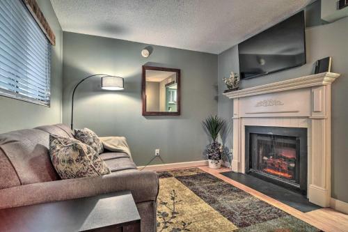 306 Oak Square Downtown Retreat