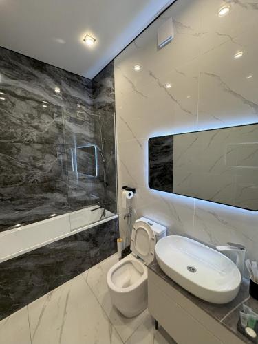 Tuš, Silver-Adis in Semey