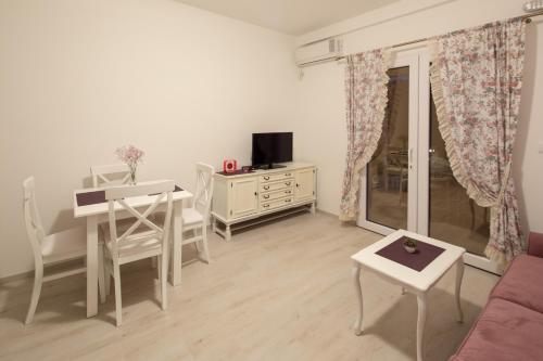 Apartments Raskovic