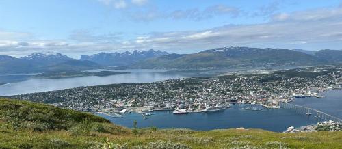Surrounding environment, Kaldfjord Aurora Apartments New Top floor in Kvaloysletta