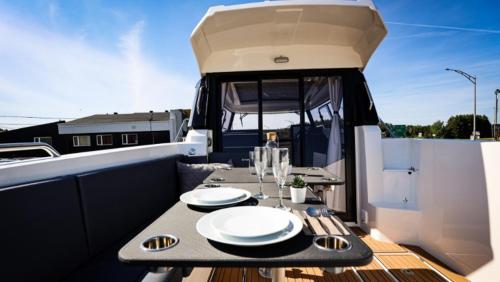 Siesta LOVE Boat in วึสปา โซลนา