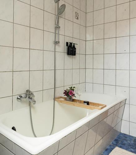 Bathroom, Komfortables Apartment mit WLAN & Smart-TV - schnelle Anbindung A30 & A2, 10 Min nach Herford-AMA Ho in Hiddenhausen