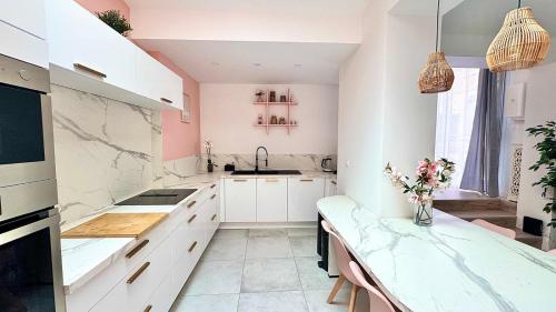 ห้องครัว, Maison design 11 pers -Terrasse -Netflix -Confort in อาเมียง