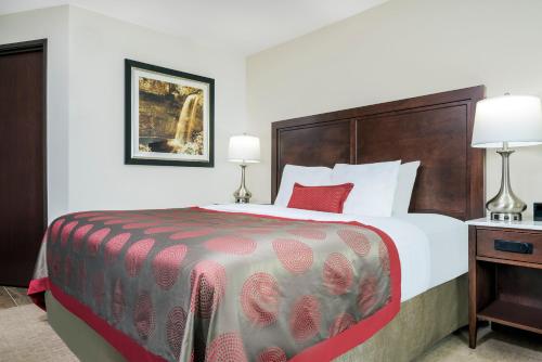 King Suite with Hot Tub - Non-Smoking