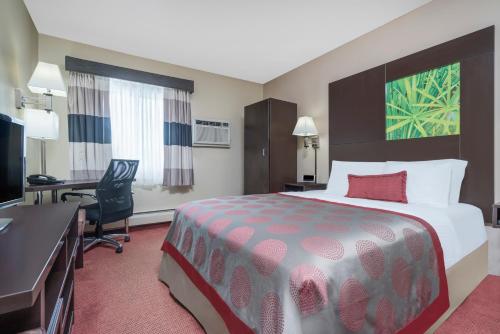 Ramada by Wyndham Minneapolis Golden Valley in Minneapolis (MN)