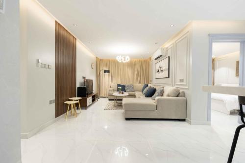 Aurea, Riad