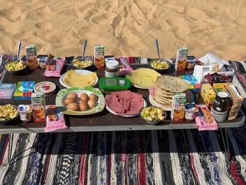Food and beverages, White desert camp in Bawiti
