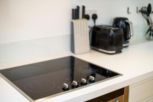 2 Bedroom City Retreat next to Regents Park - image 3