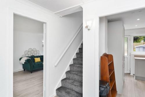 3BR Family House with Free Parking in West Lothian in Whitburn