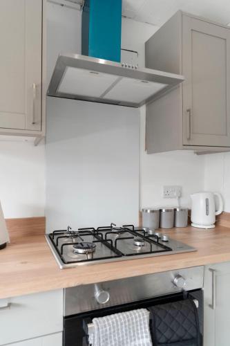 3BR Family House with Free Parking in West Lothian in Whitburn