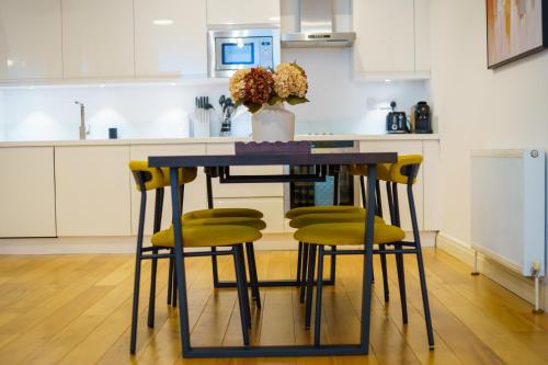 The Regents Park Nook 1 Bedroom - image 2