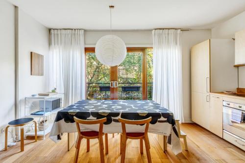 廚房, Modern Nomads Como Park Toorak Serene Getaway in 圖拉克