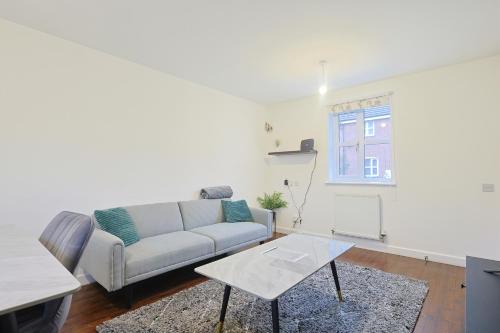 Manchester 3-Beds Sleeps 6 with On-site Parking, Manchester (photo 6)