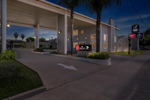 Вход, Red Roof Inn Yuba City Bonanza - Marysville in Юба Сити, Калифорния