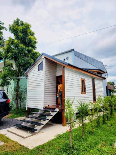 สบาย รีสอร์ท หางน้ำสาคร in Manorom