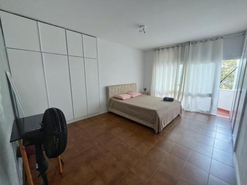 Quarto com Banheiro e Varanda Privados 150m do Mar 4