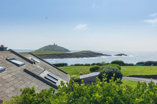 . Salty Dog Restaurant, Pub & Guesthouse