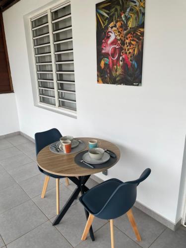 المنظر الخارجي, Les Musandas in كاين