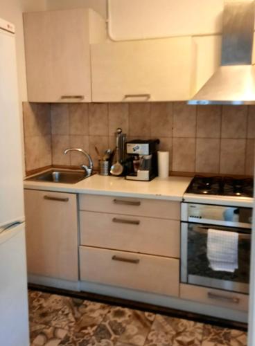 Cozy 2-Bedroom flat with Terrace & Parking by Alfa, Riga (foto 10)