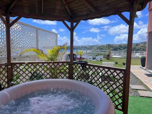 Les Tourterelles - Appartement vue mer & jacuzzi in Le Marigot