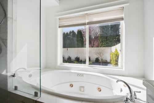 Vancouver Retreat - main image