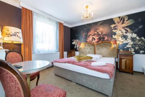 . Corso, Zimmer & Cafe, Hotel Garni