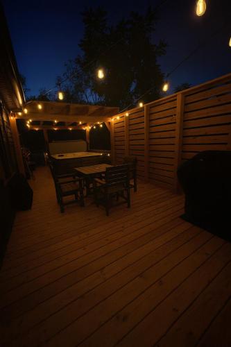 Удобства, The Brady Retreat Hot tub and pool in Blackjack