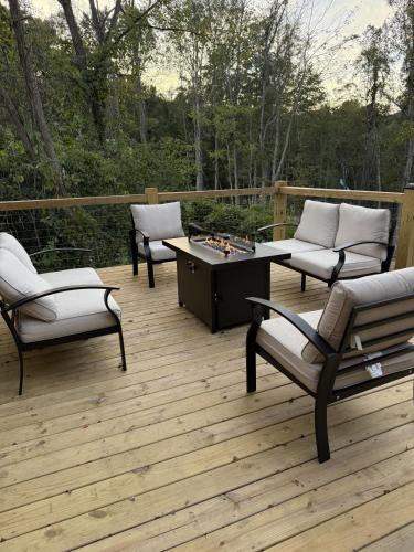 Удобства, The Brady Retreat Hot tub and pool in Blackjack