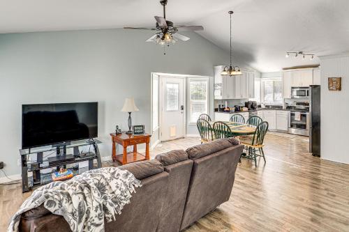 Family Home w/ Fenced Yard Between Provo & SLC! in Bluffdale (UT)
