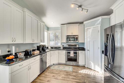 Family Home w/ Fenced Yard Between Provo & SLC! in Bluffdale (UT)