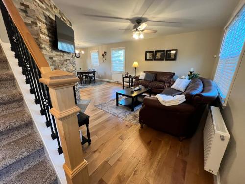 Spacious Renovated Home in Orono, Next to UMaine in โอโรโน (ME)