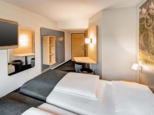 2 twin beds
