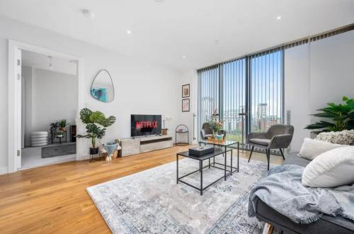 Stylish Retreat with City Views & Central Location