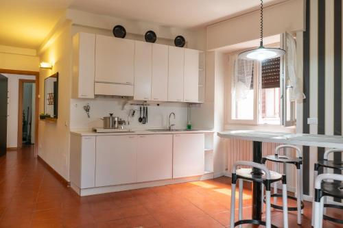 Létesítmények, Central square in Iseo