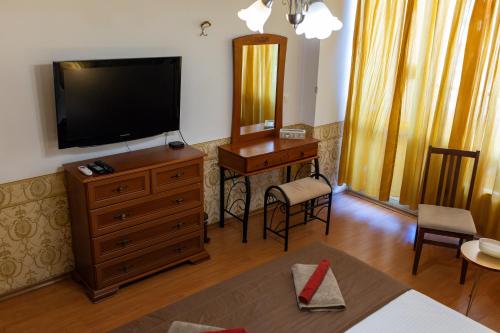 Megy's 2nd Top Central Room, София (фото 9)
